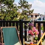 Beautiful Renovated Apartment, Balcony, Private Parking Apartament Deauville