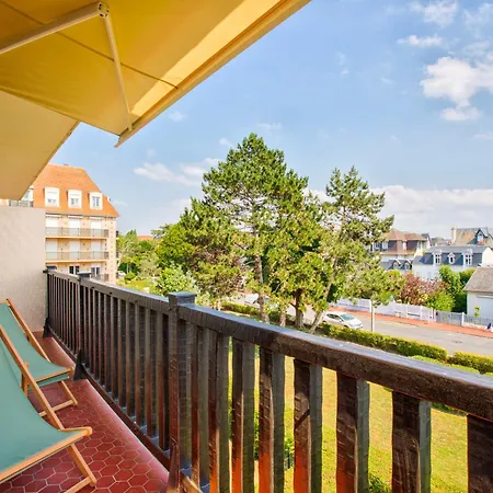 Beautiful Renovated Apartment, Balcony, Private Parking Appartement