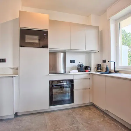 Appartement Beautiful Renovated Apartment, Balcony, Private Parking