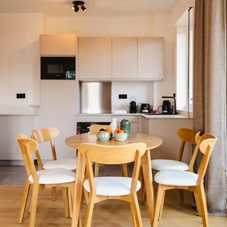 Beautiful Renovated Apartment, Balcony, Private Parking * Deauville