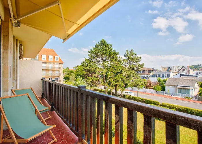 Beautiful Renovated Apartment, Balcony, Private Parking Апартаменты