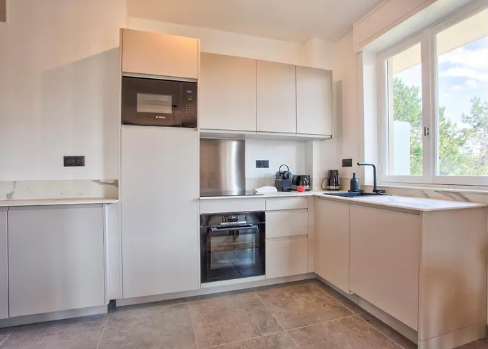 Appartement Beautiful Renovated Apartment, Balcony, Private Parking