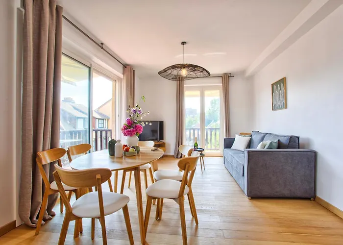 Beautiful Renovated Apartment, Balcony, Private Parking Апартаменты *