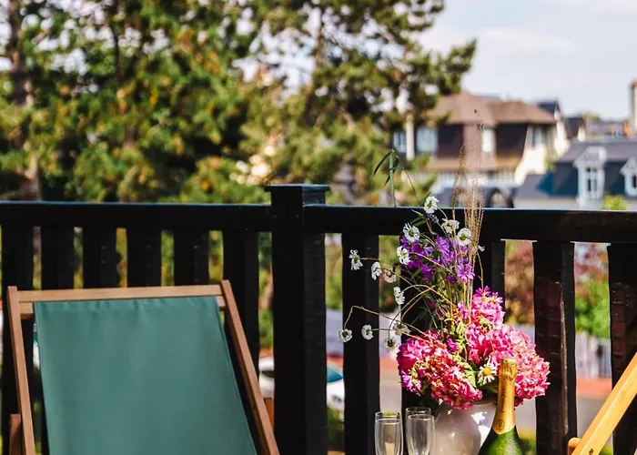 Beautiful Renovated Apartment, Balcony, Private Parking Апартаменты Довиль